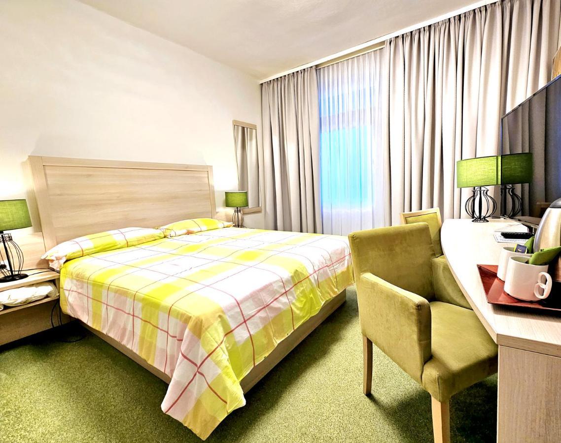 Schifferkrug Hotel & Weinstube เซลเลอ ภายนอก รูปภาพ