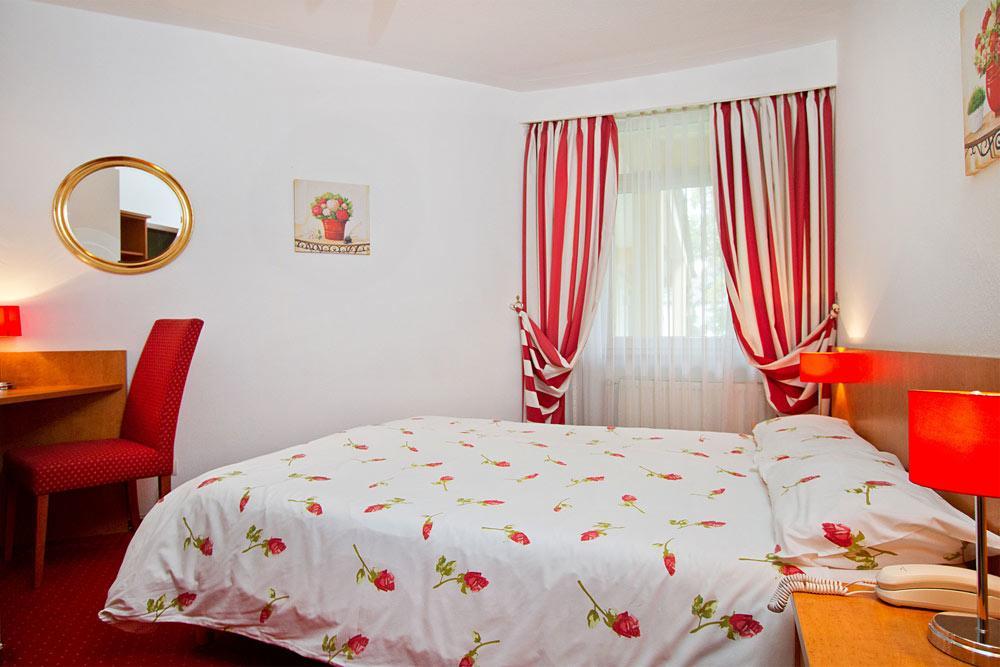 Schifferkrug Hotel & Weinstube เซลเลอ ห้อง รูปภาพ