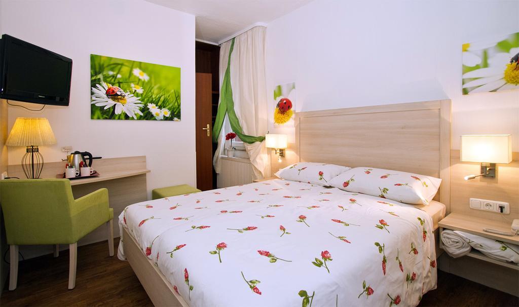 Schifferkrug Hotel & Weinstube เซลเลอ ภายนอก รูปภาพ